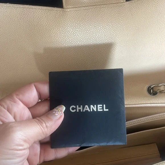 Chanel Beige Quilted Caviar Leather Bag - Picture 4 of 6